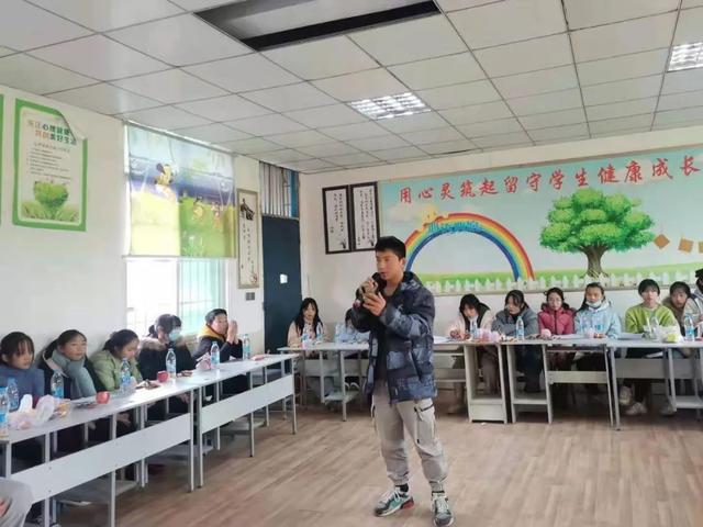 南充市顺庆区中小学教研员考察团到棠湖中学参观交流