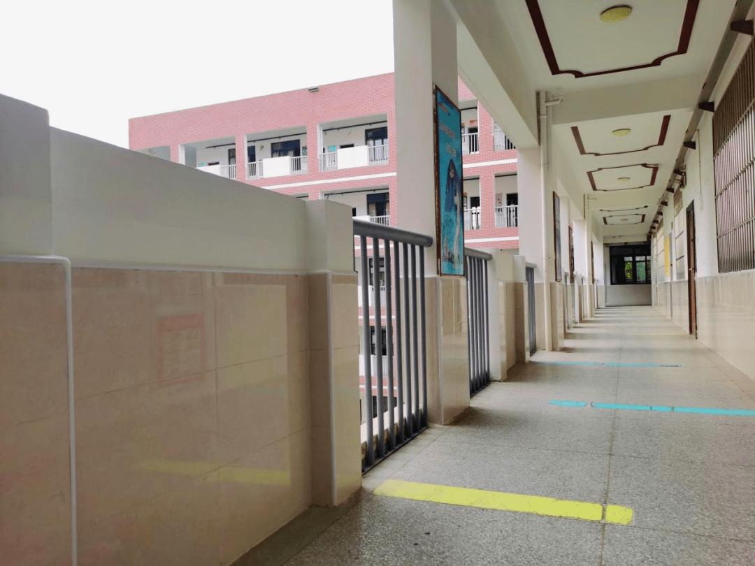 开拓创新 实干兴校 ——郫都区友爱职业技术学校开学教职工例会