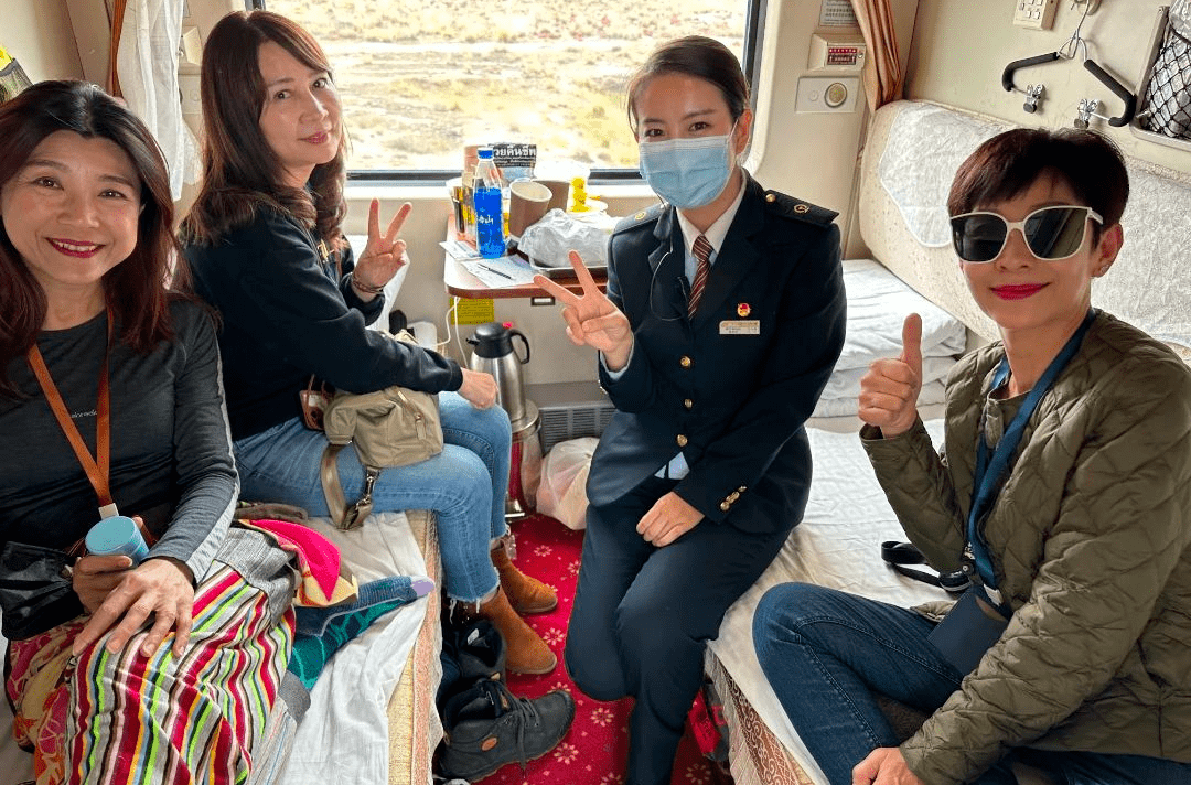 “天路格桑花·烟花江南”旅游专列开行