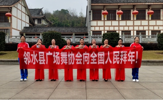 老年人广场舞指导活动为银发健身者“加油”