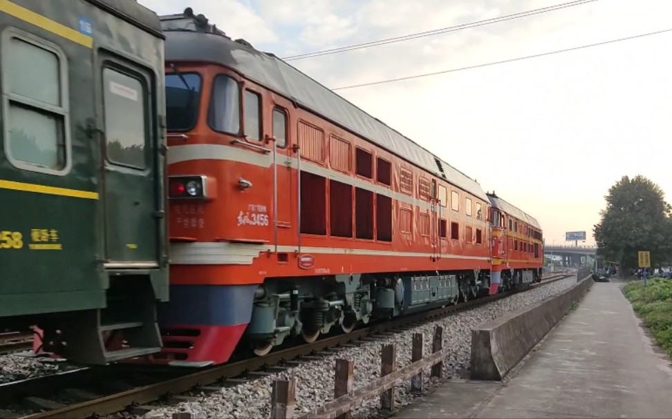 “什邡号”旅游列车首次发车