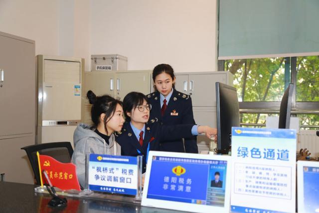 广汉市三星堆第二学校：美食节成学生多种职业体验场