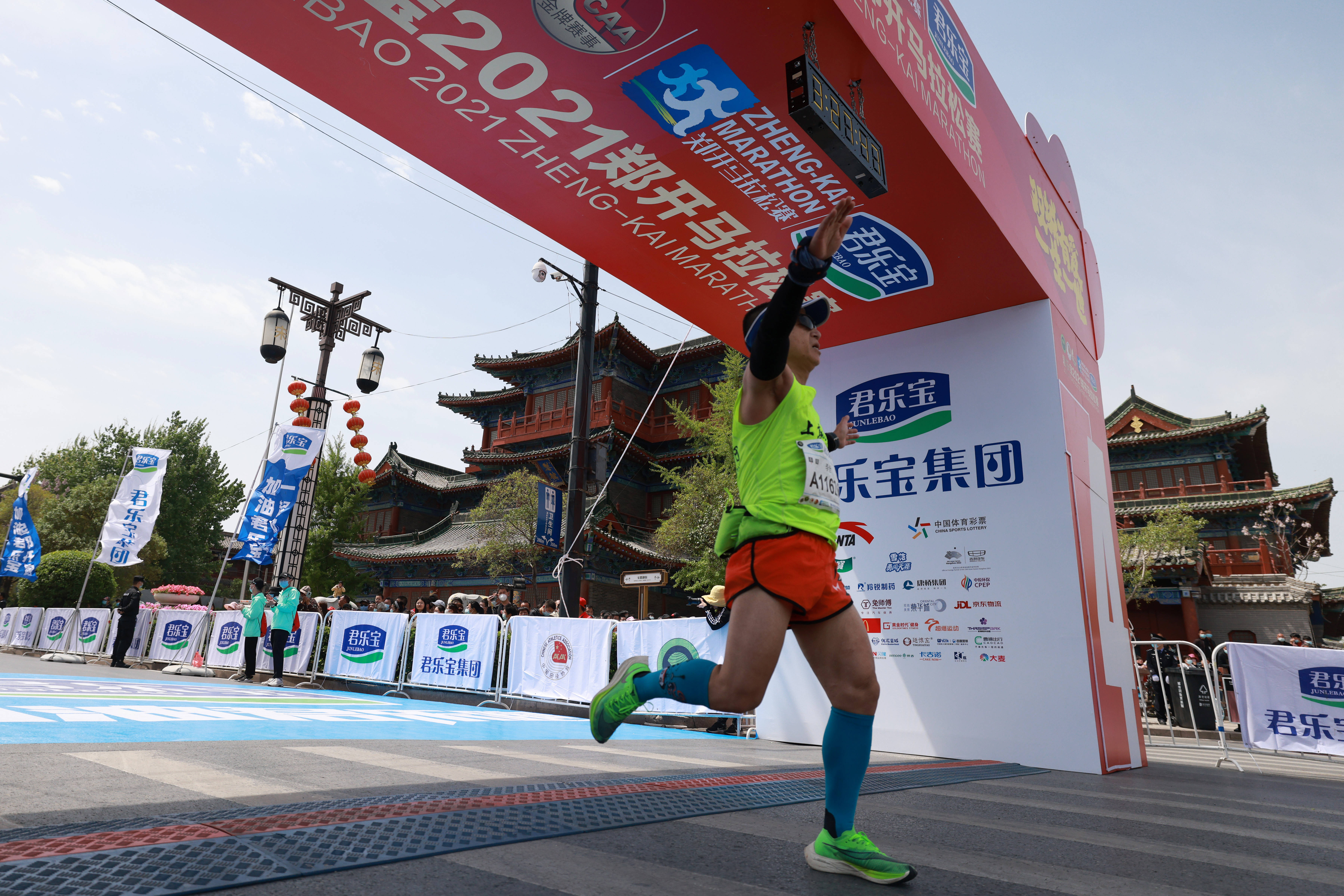 河南安阳马拉松激情开跑