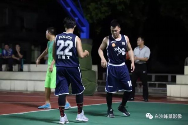 民族团结篮球邀请赛开赛