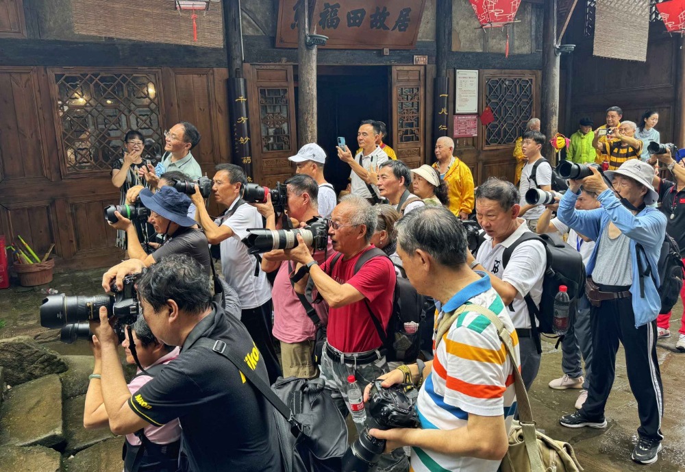 重庆举办“我爱重庆·精彩一日”主题摄影活动