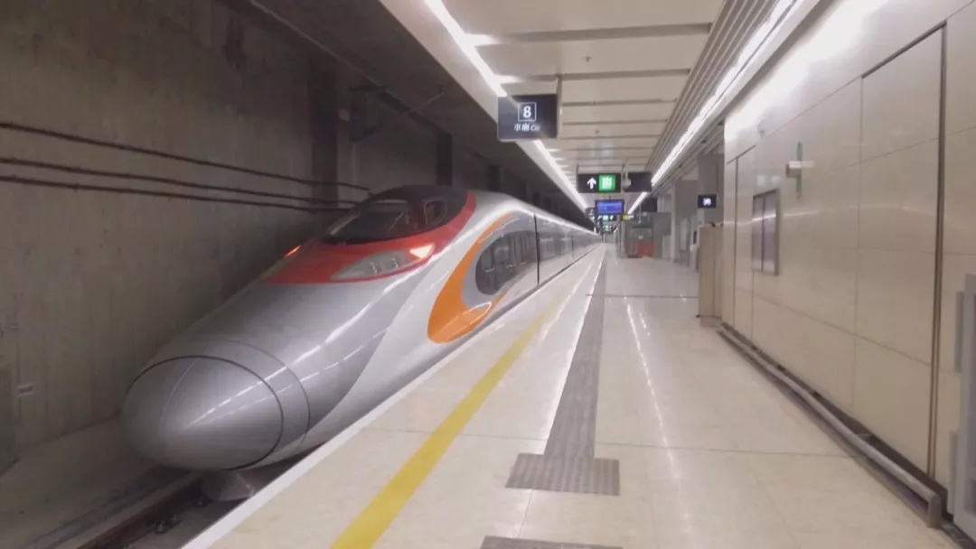 跟着D909次列车去香港