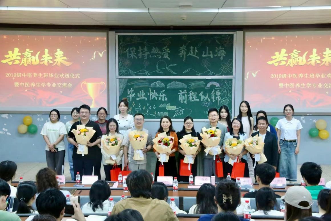 骊歌轻扬祝福满溢 莘莘学子奔赴山海