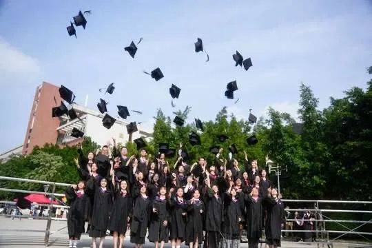 骊歌轻扬祝福满溢 莘莘学子奔赴山海