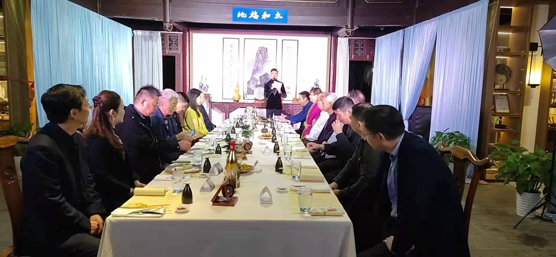 “血管新声代”血管病专家在东湖之滨齐聚“老友会”，共同《守望》健康