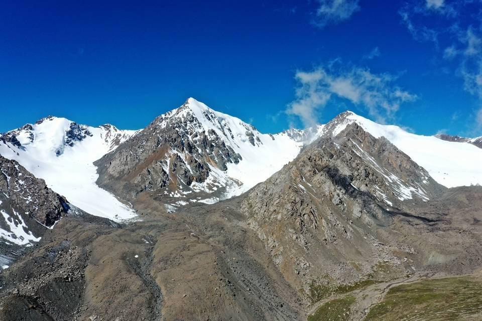 夏日巴尔斯雪山“变装”迎客