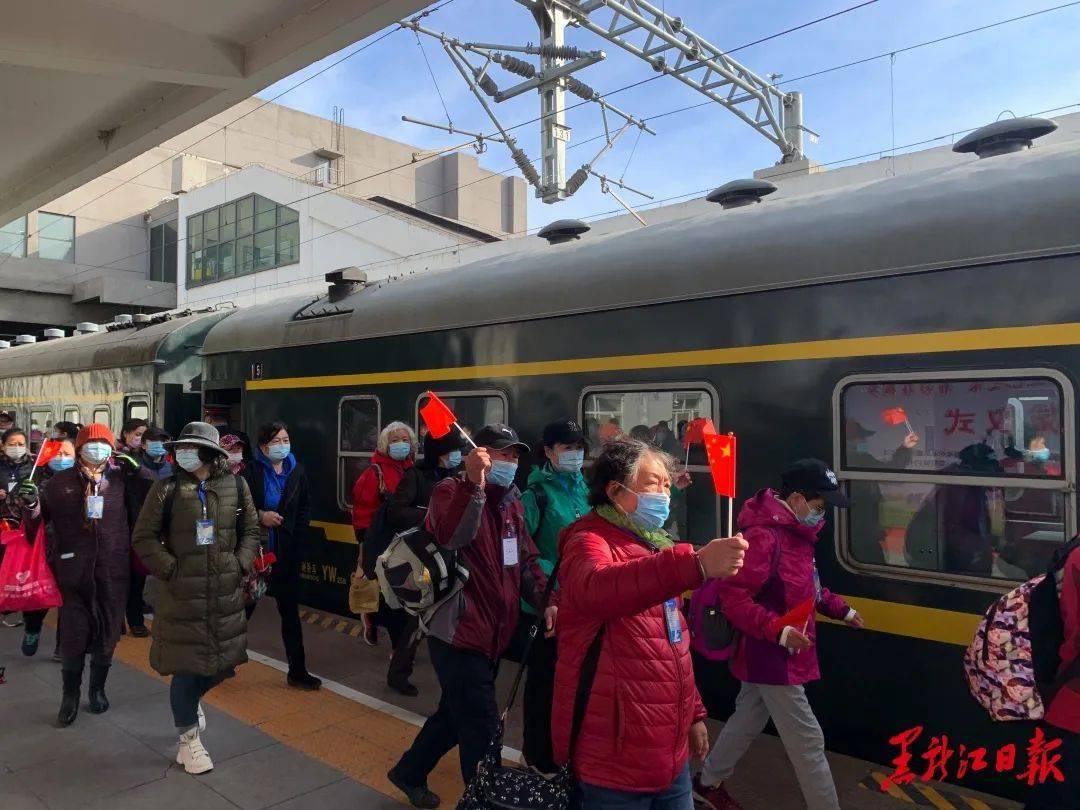 畅游南北疆 今年首趟“京和号”旅游专列出发