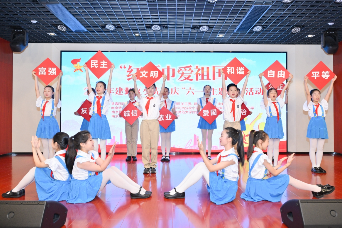 广安经开区第一小学校开展“红领巾爱祖国”庆祝建队日活动