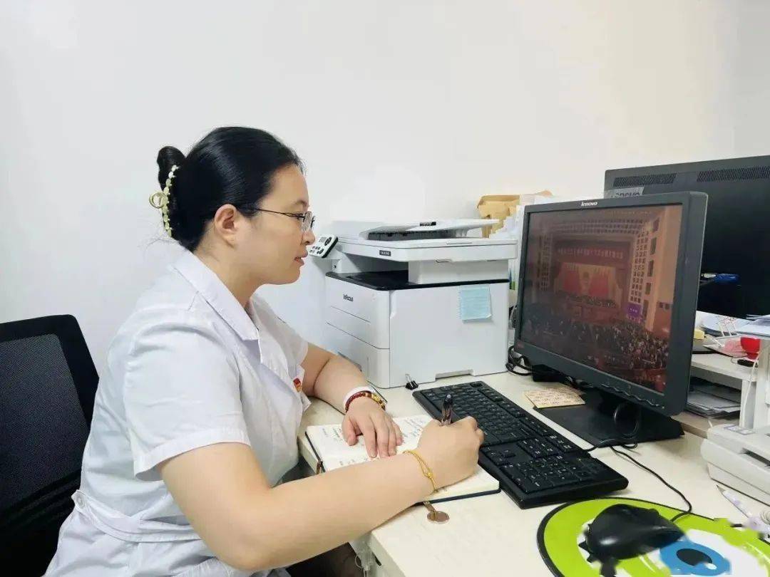 童声诵经典童心向未来——和平社区开展亲“廉”读书活动