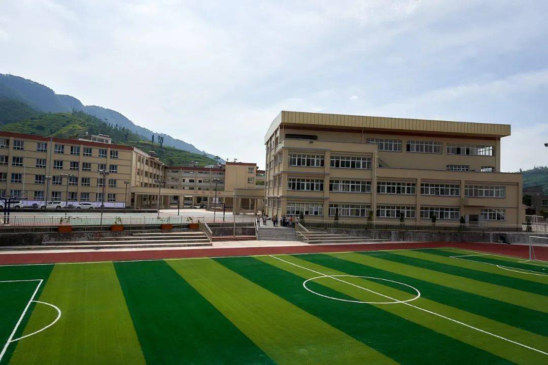 校园建设写新篇 特色办学显成效
