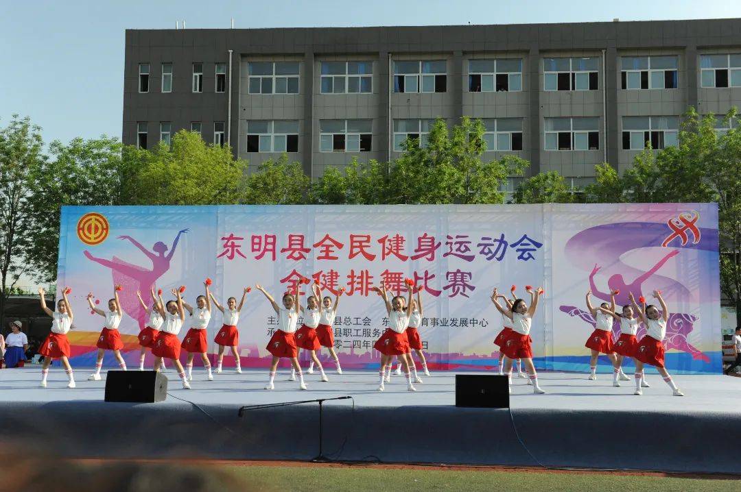 东兴区牛牦山初中举办2024年秋季趣味运动会