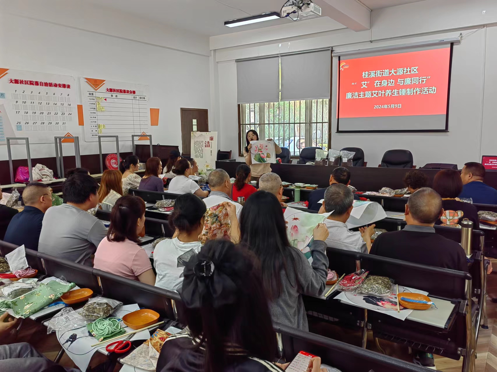 桂溪街道和平社区小小护廉员：寻根蓉城访方志，传承家训阅谱牒