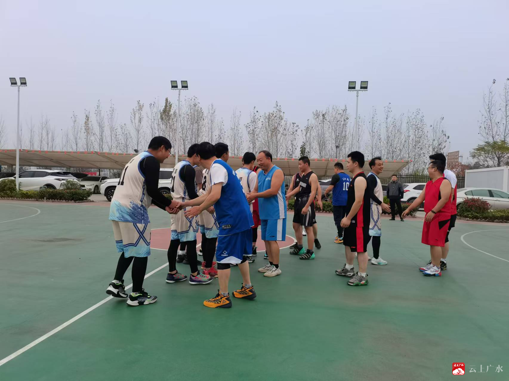 运动场上显风采 篮球比赛谱新篇