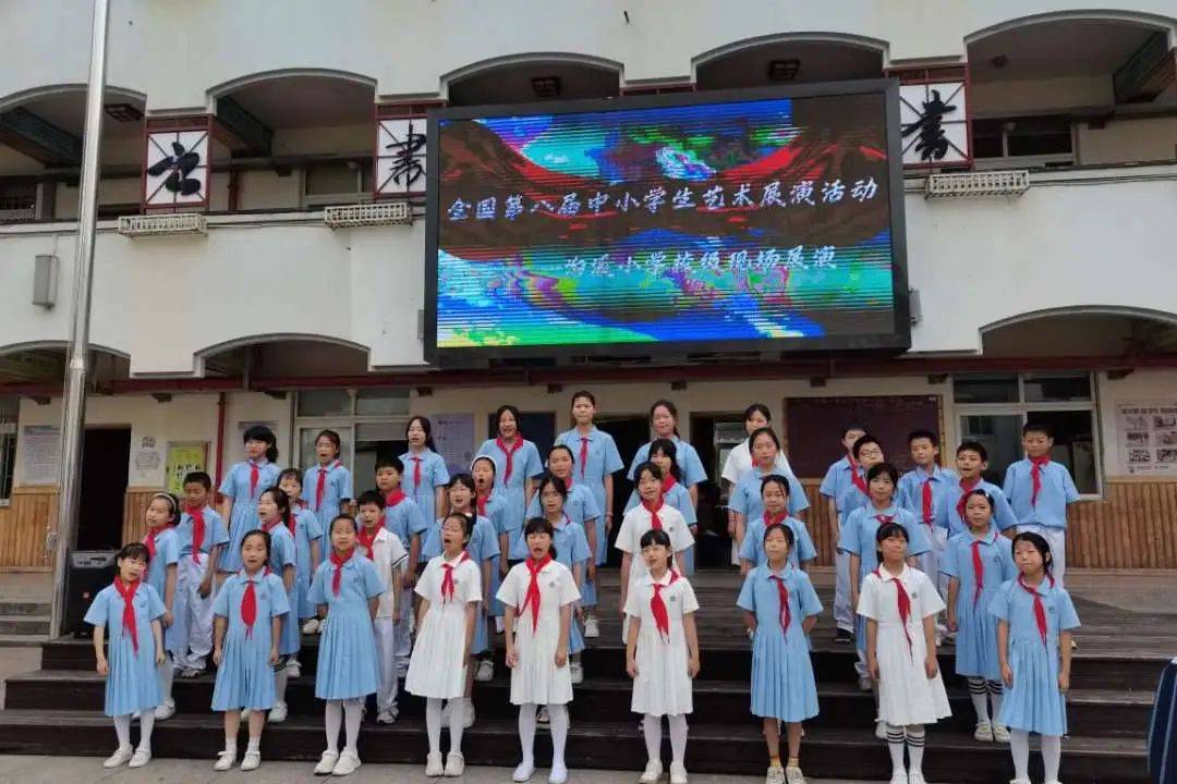 “逐梦新时代，‘艺’起向未来”