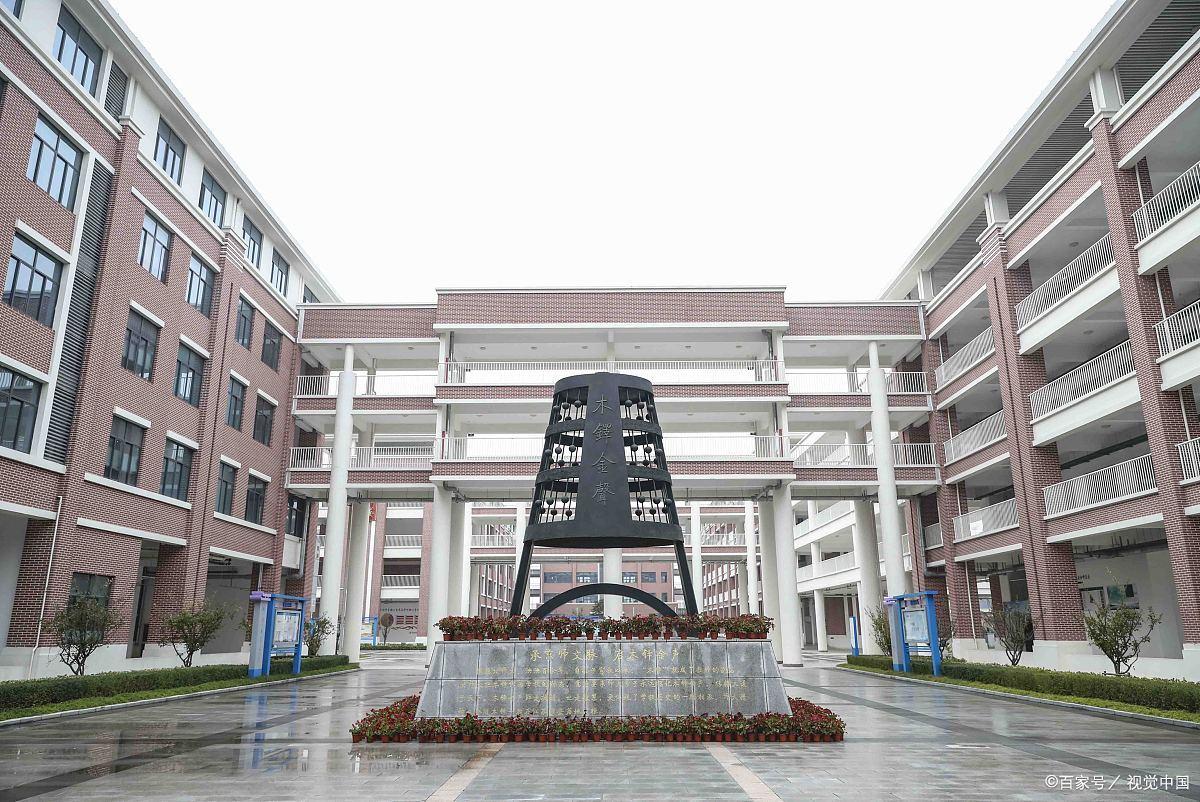 校园景色美如画——成都东部新区养马初级中学