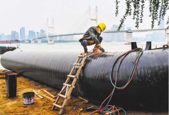 湖北首个江水源能源站:引长江水为城市“降温”